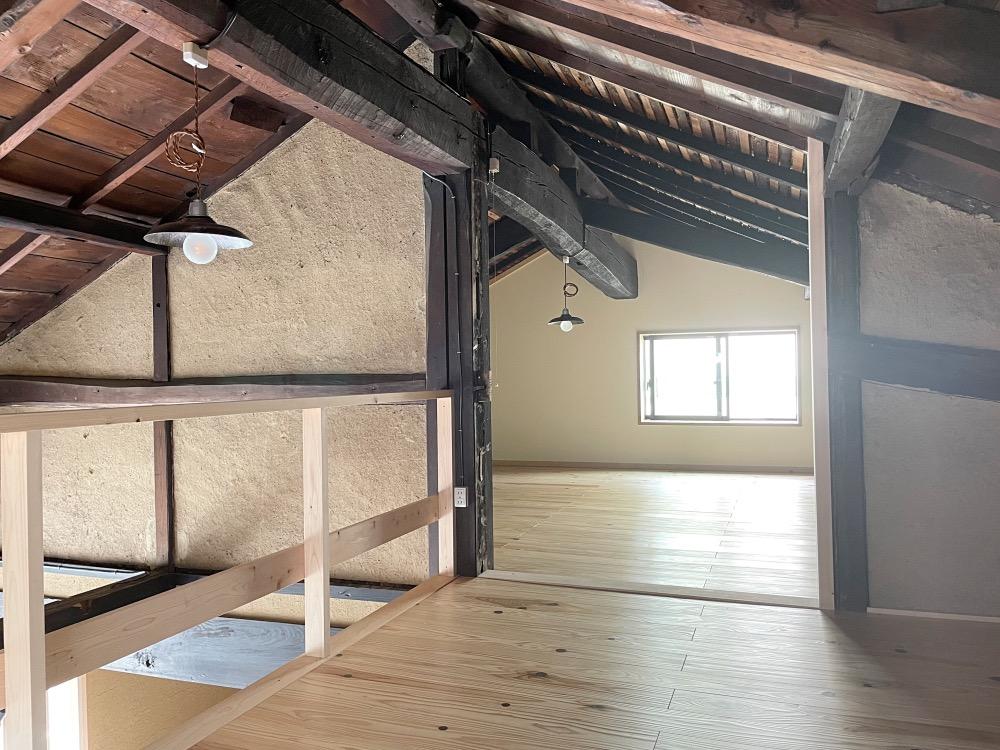 三重県鈴鹿市寺家3丁目の売買物件/小屋裏2階です、屋根があるので天井高いは少し低め。