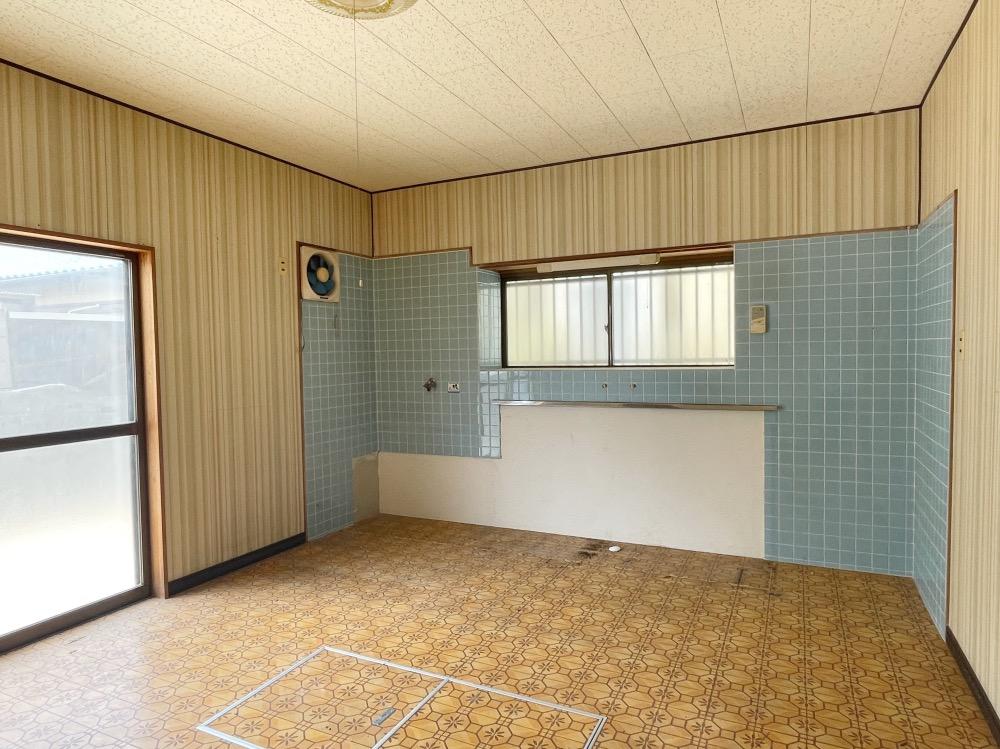 三重県鈴鹿市寺家3丁目の売買物件/打って変わって、昔ながらの室内。