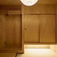 京都市中京区壬生朱雀町の売買物件/和室｜天井から壁はラワン（photo by akari kuramoto）