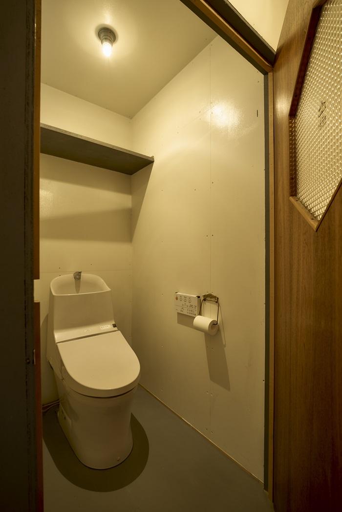京都市中京区壬生朱雀町の売買物件/トイレの（photo by akari kuramoto）