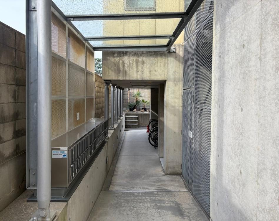 京都市下京区本塩竈町583-4の賃貸物件/共用廊下｜入口から高まる世界観。