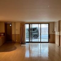 滋賀県大津市千石台1-5の売買物件/1F|ここは元々は車庫だったそう。天高は2mほど（20帖大）
