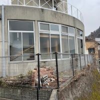 滋賀県大津市千石台1-5の売買物件/左から玄関ホール→大階段の倉庫→サニタリーという位置関係