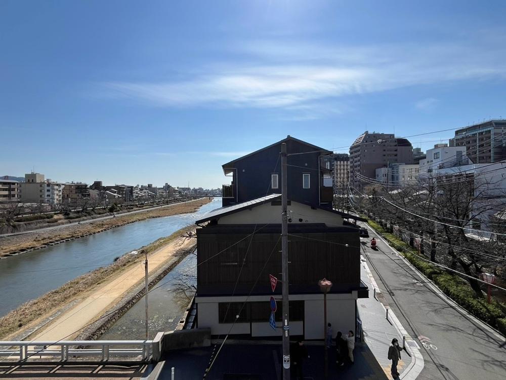京都市下京区木屋町通四条下る斎藤町の賃貸物件/左には鴨川、反対側には高瀬川。同時に眺められるこの角度はありそうで意外とない。