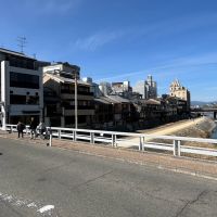 京都市下京区木屋町通四条下る斎藤町の賃貸物件/物件は団栗橋西詰（白い建物）