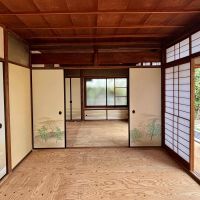 京都市右京区鳴滝宇田野谷の売買物件/南庭に面した続き間は、縁側を通して、庭と自然につながります