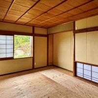 京都市右京区鳴滝宇田野谷の売買物件/続き間の西側には床の間付きの部屋、明るい茶席使いが理想的です