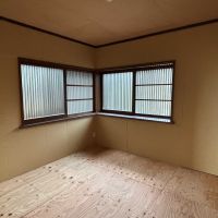 京都市右京区鳴滝宇田野谷の売買物件/玄関西脇の部屋は趣味用、ゲスト用と使い勝手が良さそうです