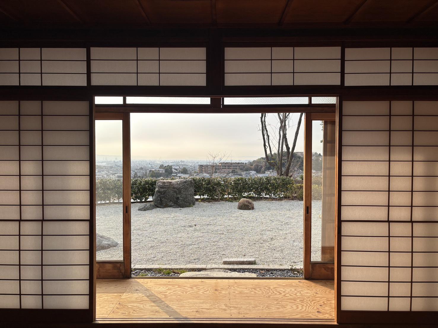 京都市右京区鳴滝宇田野谷の売買物件/広い南庭と素晴らしい眺望、これを一人占めできるって、なんて豊かな生活でしょう