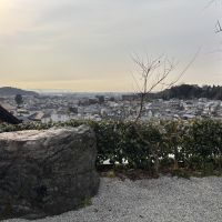 京都市右京区鳴滝宇田野谷の売買物件/季節ごとに移り行く借景に、趣ある庭石も映えます