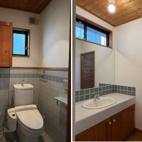 京都市左京区吉田中大路町の売買物件/2階のサニタリーの奥には何かと使えそうなスペースがあり、そこから東側のバルコニーへ出れる。2階のトイレは交換した方が良さそう。