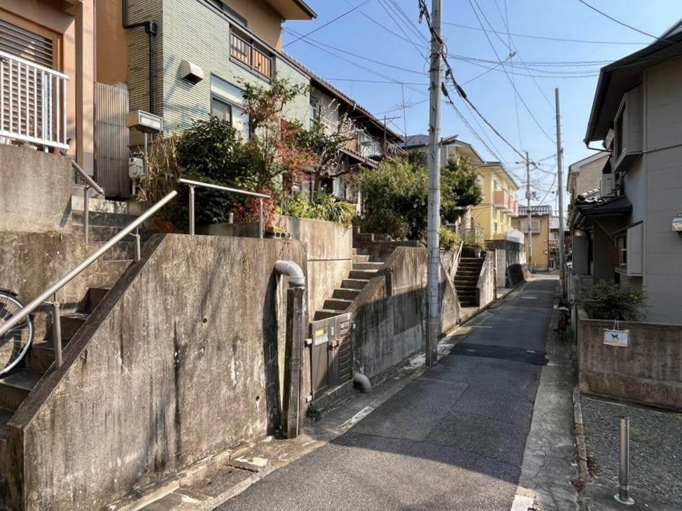京都市左京区吉田中大路町の売買物件/前面道路の幅員は3mほど