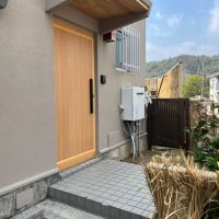 京都市左京区岩倉忠在地町10-1の売買物件/玄関へは少し階段を上がります