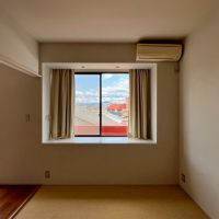 京都市右京区嵯峨天竜寺北造路町の売買物件/リビング横｜出窓からの朝陽に期待