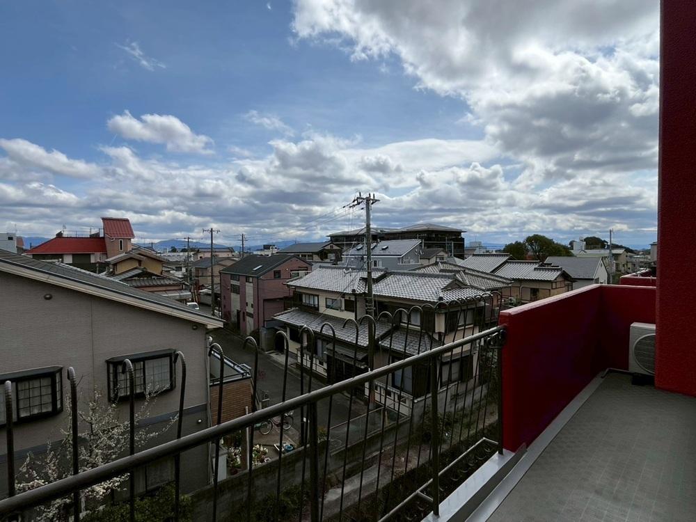 京都市右京区嵯峨天竜寺北造路町の売買物件/南方面。一部腰壁ではないのでスカッとしてます
