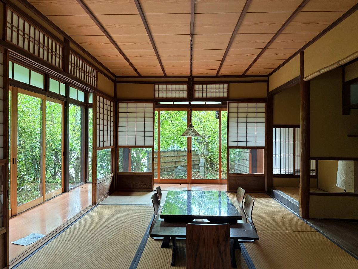 京都市東山区今熊野日吉町191-344の売買物件/西和室全景。ここが一番良い部屋です。緑に包まれてる感がビシバシ伝わります