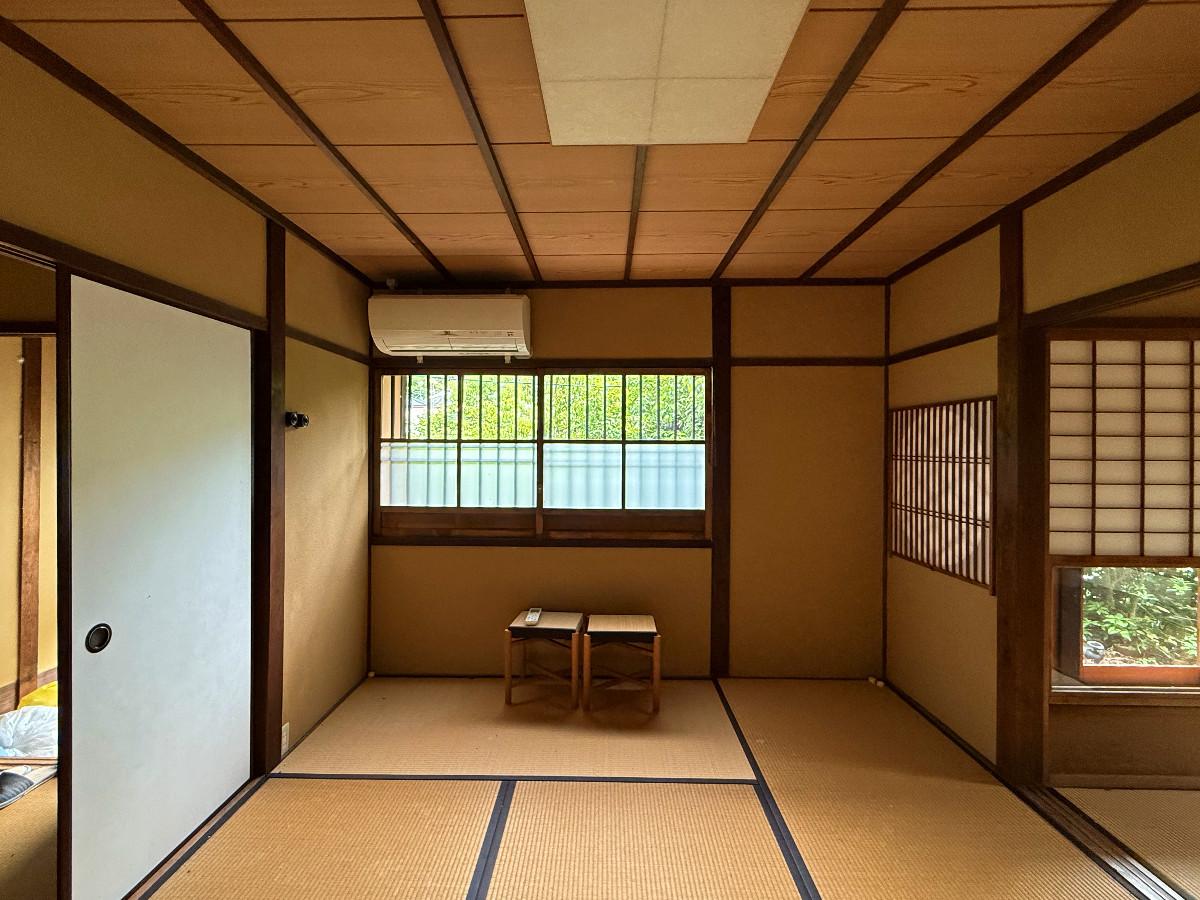 京都市東山区今熊野日吉町191-344の売買物件/和室中の間。細長い平屋なので特定の部屋用途にするのが難しい。全ての和室がリビングでありダイニングであり、寝室となります