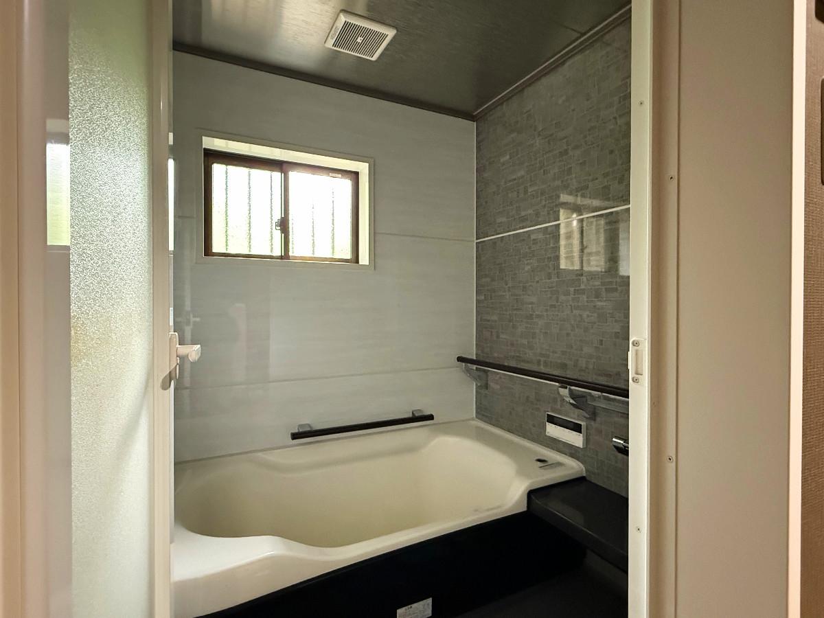 京都市東山区今熊野日吉町191-344の売買物件/お風呂はしっかり広さを確保。窓もっと大きくしてもいいですね