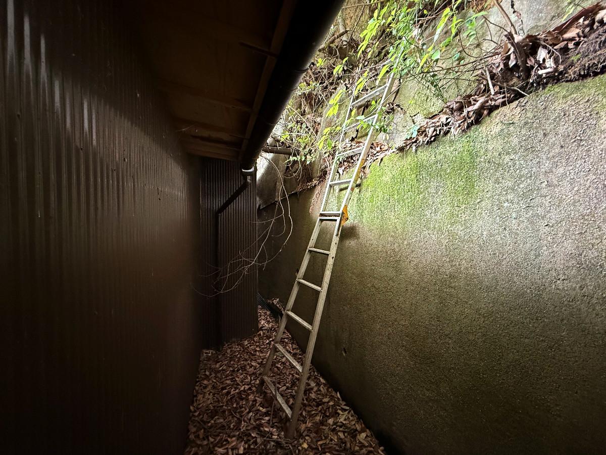 京都市東山区今熊野日吉町191-344の売買物件/北面崖はこのような感じで迫ってきています