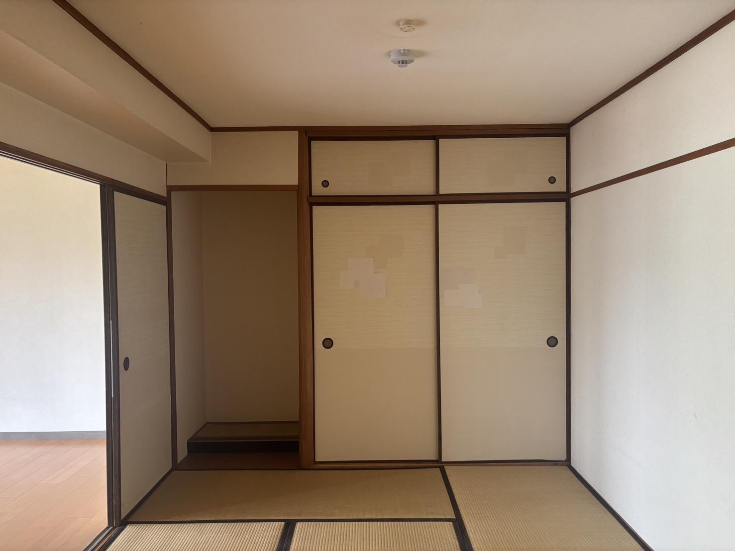 京都市左京区聖護院蓮華蔵町の賃貸物件/和室には窓がないため、扉を閉めると真っ暗になります。寝室として使うには、かえって都合がよいかもしれません。