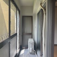 京都市左京区聖護院蓮華蔵町の賃貸物件/ベランダには後付けの窓があり、ちょっとしたサンルームのような使い方もできそうです