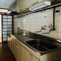 京都市上京区相国寺門前町の賃貸物件/1F│シンプルなつくりの台所。気負わず、料理に向き合えそうです。