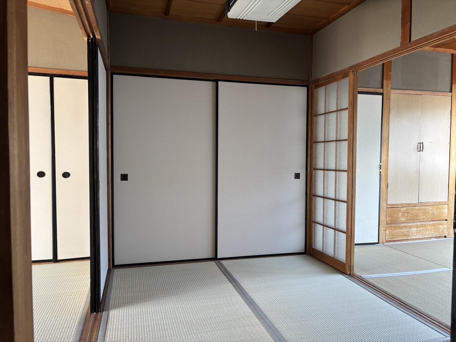 京都市上京区相国寺門前町の賃貸物件/2F│続き間のスペース。使い方次第で、いろんな表情が生まれそうです。