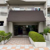 京都市左京区一乗寺野田町の売買物件/タイルの幾何学模様が印象的な、やさしい雰囲気の外観。