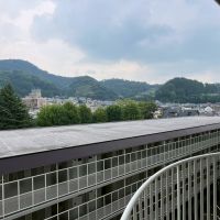 京都市左京区一乗寺野田町の売買物件/ベランダ越しの眺めには、気持ちのいい緑が広がります。