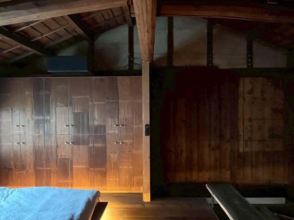 京都市上京区今出川通寺町東入米屋町290の賃貸物件/正面左側は個別の収納スペース