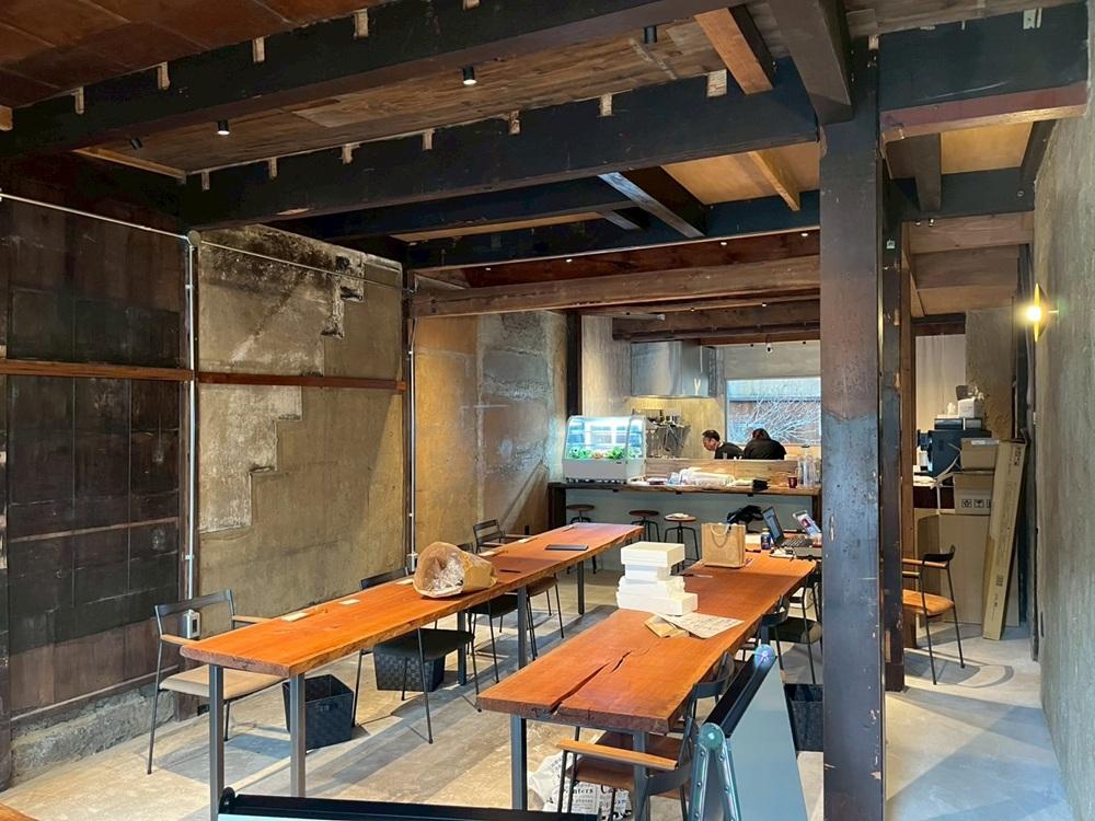 京都市上京区今出川通寺町東入米屋町290の賃貸物件/こちらが1階（撮影時は開店準備中）