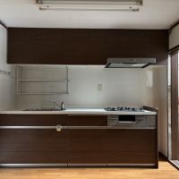 京都市北区紫竹東高縄町29 の賃貸物件/1F｜土間や和室の雰囲気とは対照的に、キッチンは使いやすい現代仕様。