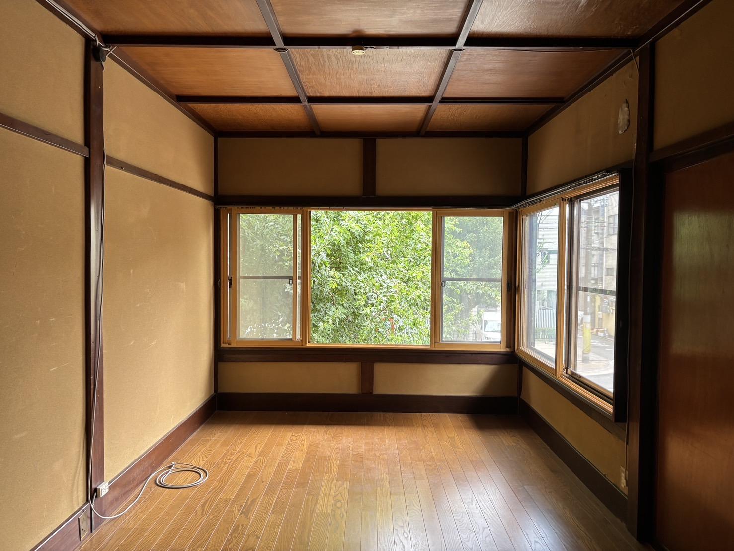 京都市北区紫竹東高縄町29 の賃貸物件/2F｜堀川通の木々が、通りからの視線を適度に遮ってくれます。
