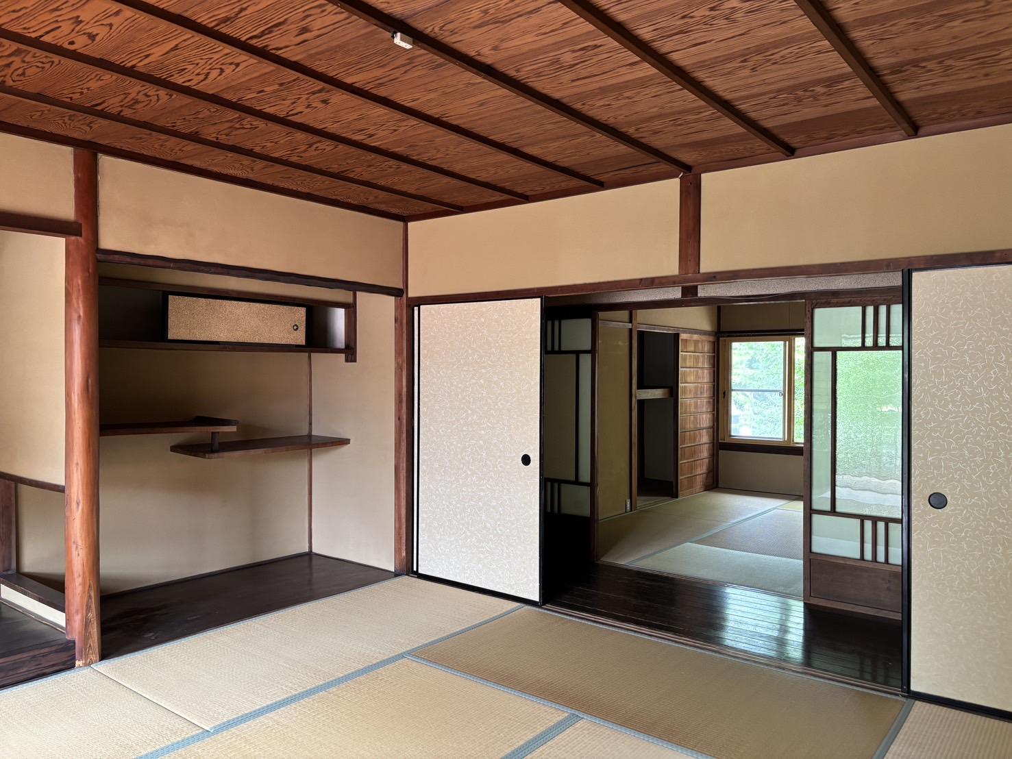 京都市北区紫竹東高縄町29 の賃貸物件/2F｜西側和室からの眺め。空間のつながりもなんとなく感じられます。