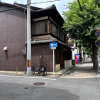 京都市北区紫竹東高縄町29 の賃貸物件/こちらが建物外観。通りに面していて、お客様にも伝えやすい立地です。
