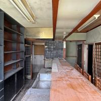 京都市左京区田中下柳町8－79の賃貸物件/2階内観南を見る。年季が入ってるので排水からチェックしてやり替えた方がいいかも。レイアウトはこれしかないなといった作りですね。スナックでも良さそうです