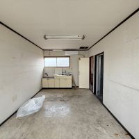 京都市左京区田中下柳町8－79の賃貸物件/3階内観南を見る。ここは物置や事務所として使っていた印象。最低限住める設備もあります