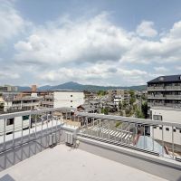 京都市左京区田中下柳町8－79の賃貸物件/屋上全景北東を見る。大文字は残念ながら東のマンションで見えず。比叡山は良く見えます。屋上は防水に塗装にメンテナンス済みはありがたい