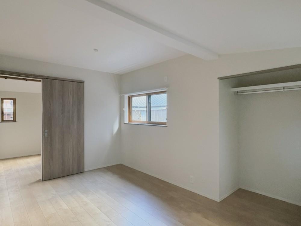 京都市左京区岩倉長谷町36の賃貸物件/北側洋室｜部屋の端にはオープンクローゼット