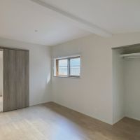 京都市左京区岩倉長谷町36の賃貸物件/北側洋室｜部屋の端にはオープンクローゼット