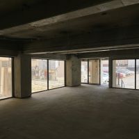 京都市左京区聖護院川原町34-1の賃貸物件/中二階のおかげで通行する人との目線は合わずにゆったりできるお店です