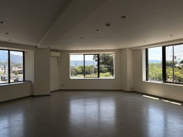 京都市北区大宮南田尻町67-1の賃貸物件/窓に囲まれる