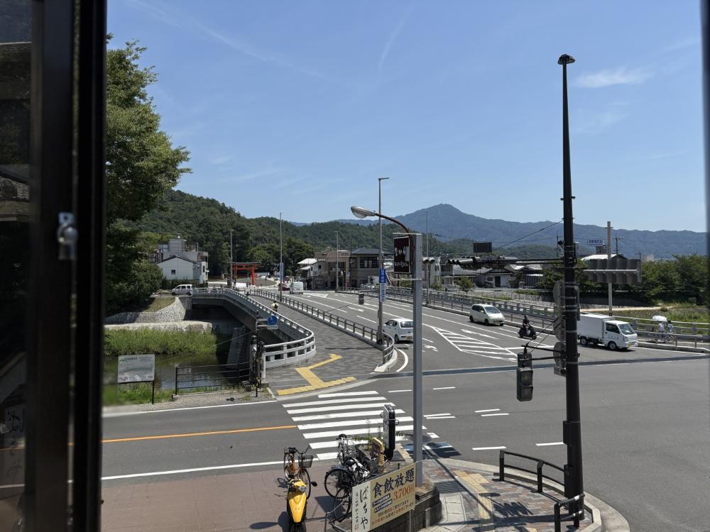 京都市北区大宮南田尻町67-1の賃貸物件/比叡山、上賀茂神社の鳥居、賀茂川。良き眺め。