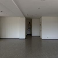 京都市北区大宮南田尻町67-1の賃貸物件/正面の給湯器近くにトイレ、収納。左手が出入口