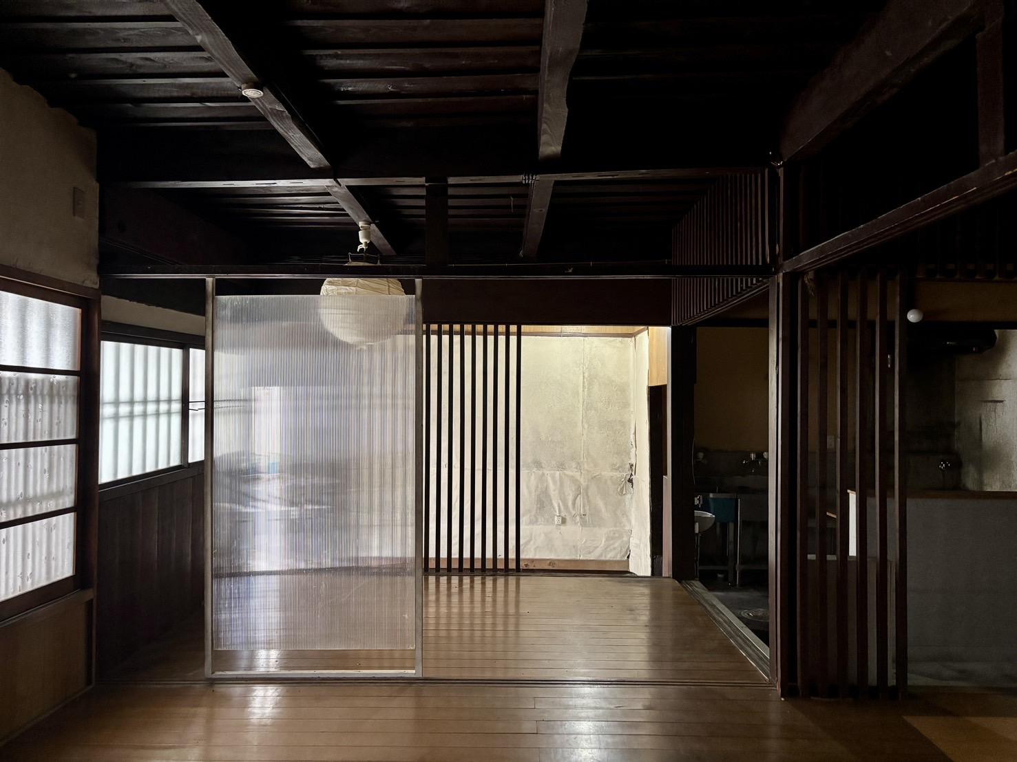 京都市上京区元誓願寺通大宮東入寺井町509-5の売買物件/1F | 玄関土間を活かして、店舗やアトリエのような使い方もイメージできます。