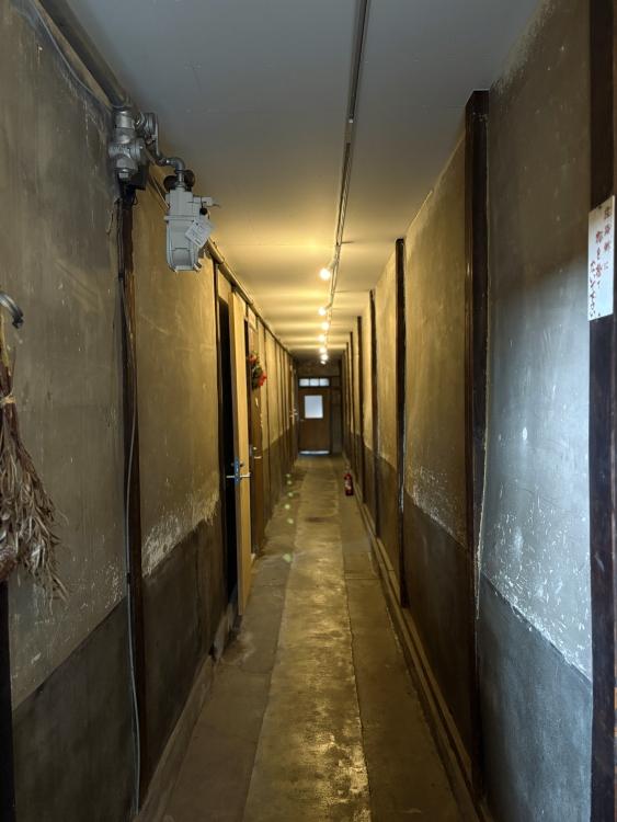 京都市南区大宮通八条上る塩屋町二丁目277の賃貸物件/懐かしさを感じる廊下