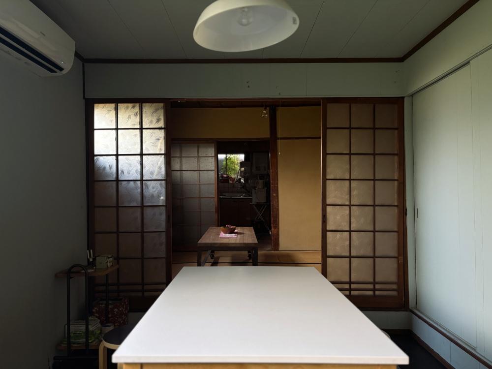 京都市南区大宮通八条上る塩屋町二丁目277の賃貸物件/奥にはダイニング、キッチンと続きます。