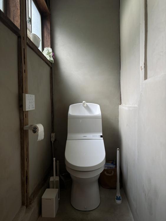 京都市南区大宮通八条上る塩屋町二丁目277の賃貸物件/ON棟1階トイレは新調されていて綺麗な状態
