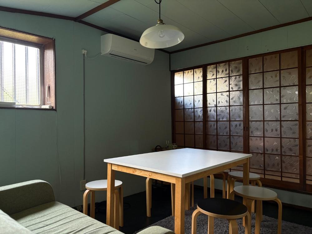 京都市南区大宮通八条上る塩屋町二丁目277の賃貸物件/打ち合わせなどに使えるOFF棟1階のラウンジ