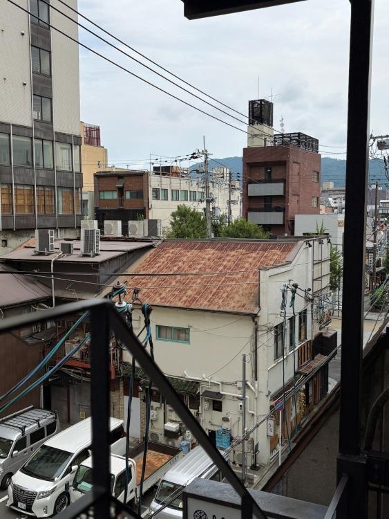 京都市中京区河原町通三条下る三丁目東入南車屋町282番地の賃貸物件/一歩出ると繁華街の雰囲気